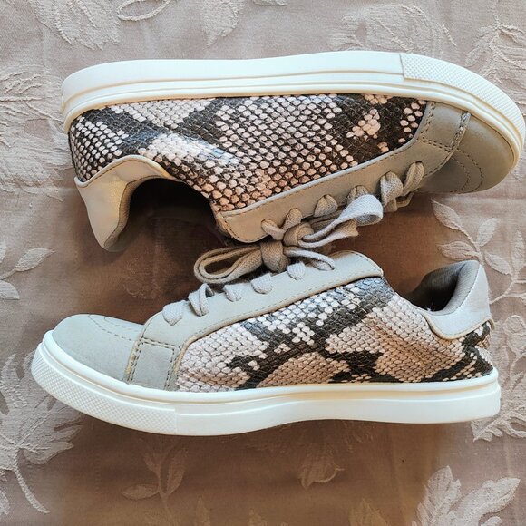 Treasure & Bond Lucy Snakeskin and Suede Girl's Sneakers, Size 2, Used - Picture 3 of 16